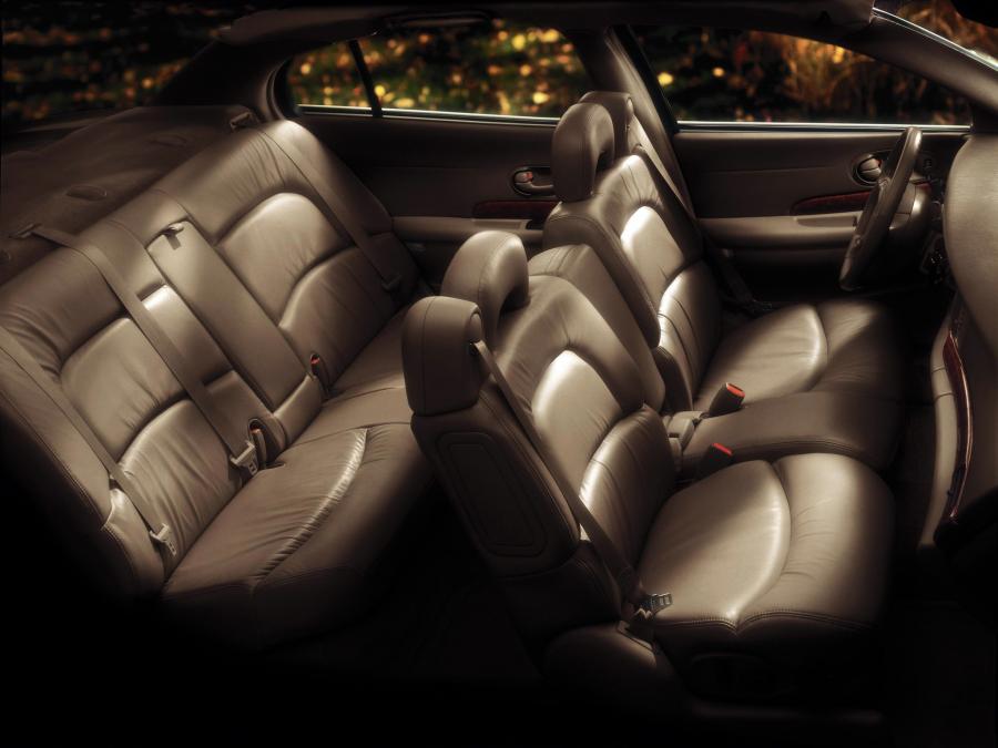 Интерьер Buick LeSabre 2000 года  (фото 4 из 35)